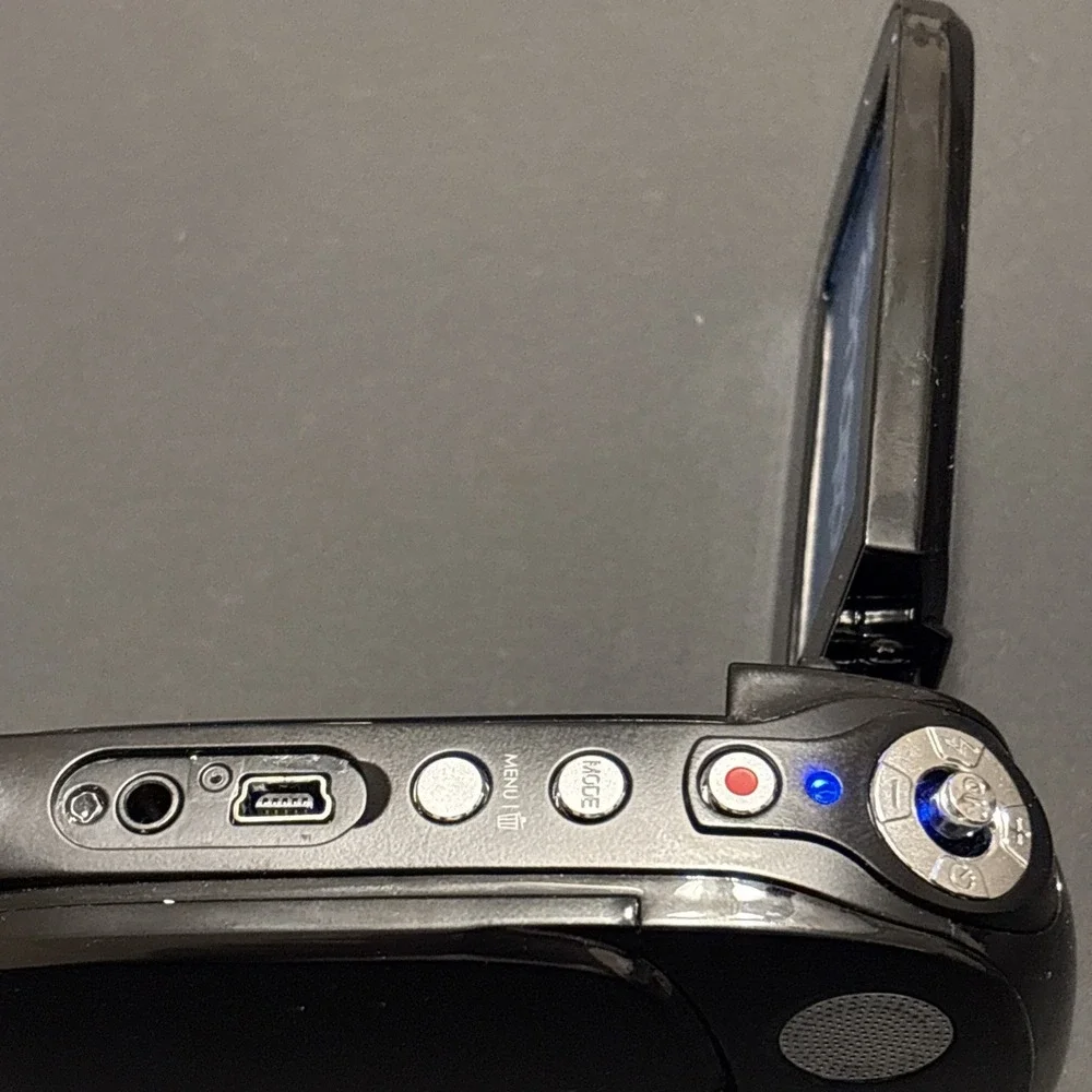 COBY SNAPP CAM4000 Digital Pocket Video Camcorder 3MP 2.4